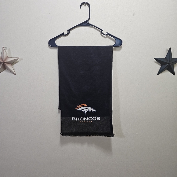 NFL Denver Broncos scarf never worn - Picture 3 of 4